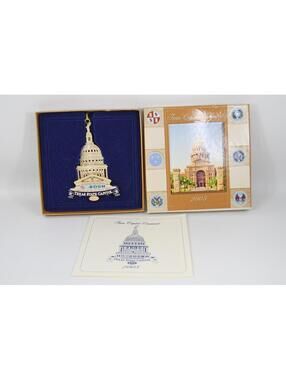 2005 Texas State Capitol Christmas Ornament 3D Gold Metal w/ Box Paper Insert